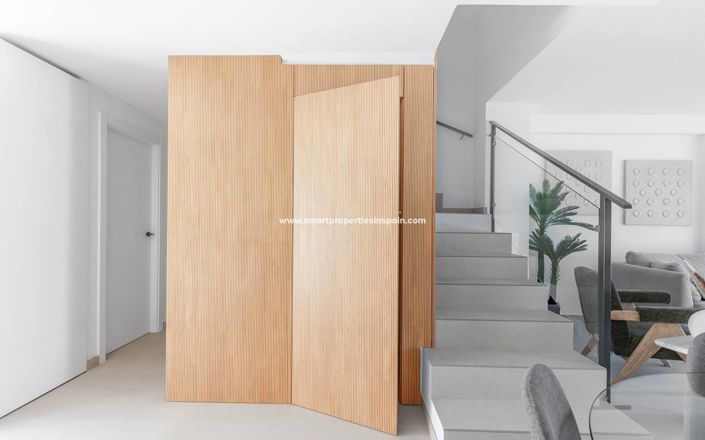 Image No.18-4 Bed Townhouse for sale