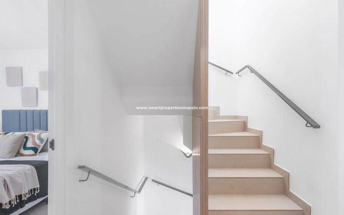 Image No.26-4 Bed Townhouse for sale