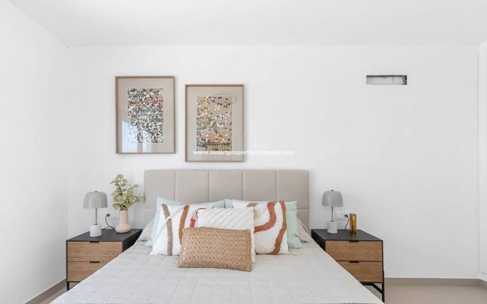 Image No.28-4 Bed Townhouse for sale