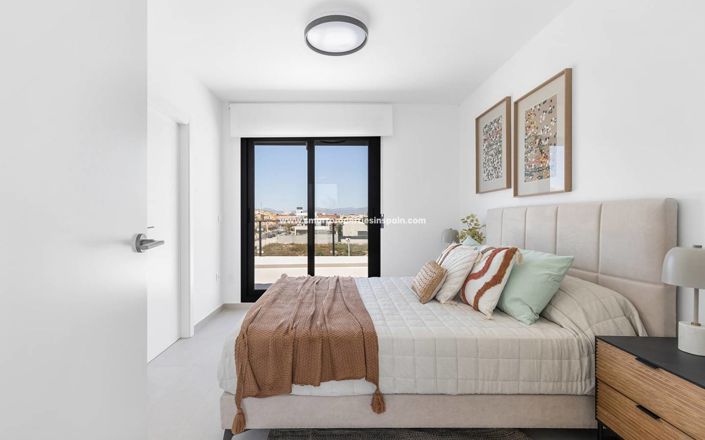 Image No.29-4 Bed Townhouse for sale