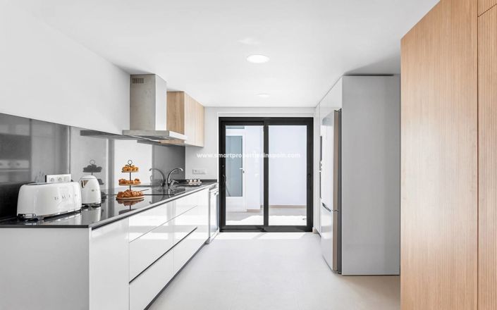 Image No.3-4 Bed Townhouse for sale