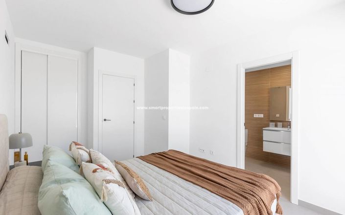 Image No.30-4 Bed Townhouse for sale