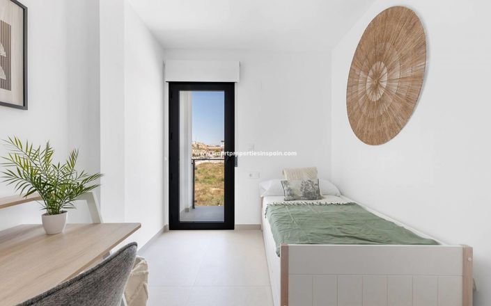 Image No.35-4 Bed Townhouse for sale