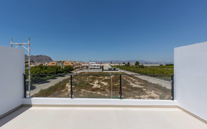 Image No.46-4 Bed Townhouse for sale