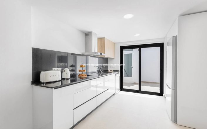 Image No.8-4 Bed Townhouse for sale