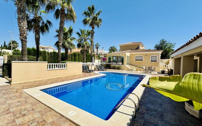 Image No.1-6 Bed Villa for sale