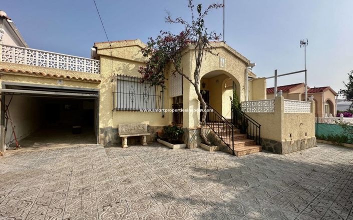 Image No.1-3 Bed Villa for sale
