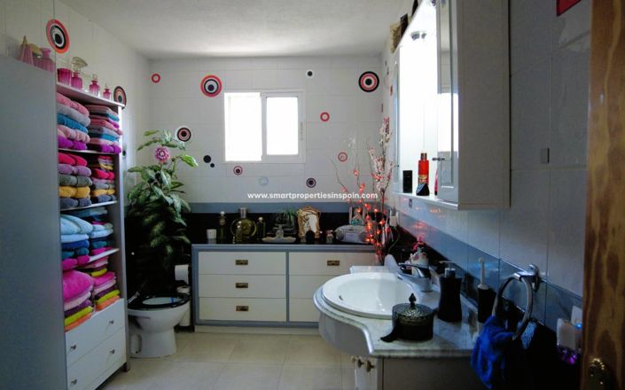 Image No.32-4 Bed Country House for sale