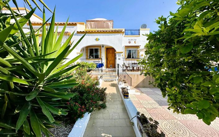 Image No.1-3 Bed Villa for sale