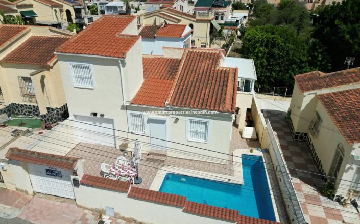 Image No.1-4 Bed Villa for sale