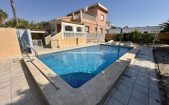 Image No.38-6 Bed Villa for sale