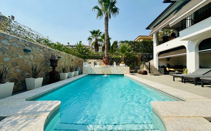 Image No.2-5 Bed Villa for sale