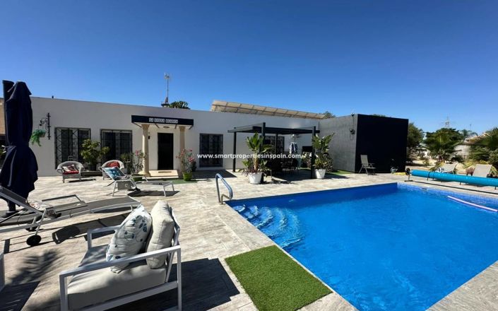 Image No.1-3 Bed Villa for sale