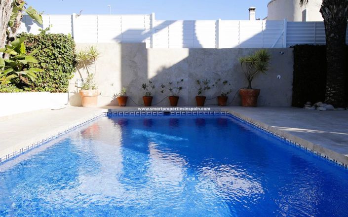 Image No.2-5 Bed Villa for sale