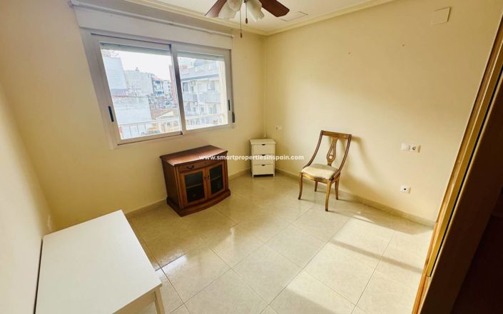 Image No.18-3 Bed Apartment for sale