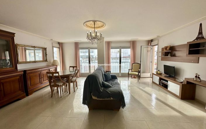 Image No.9-3 Bed Apartment for sale