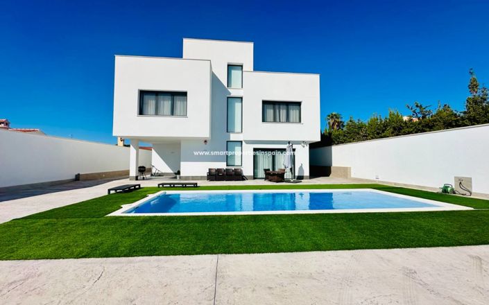 Image No.1-7 Bed Villa for sale