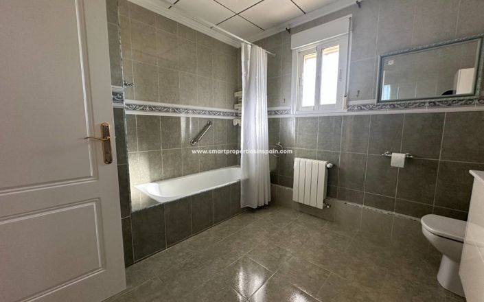 Image No.10-8 Bed Villa for sale