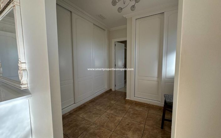 Image No.11-8 Bed Villa for sale