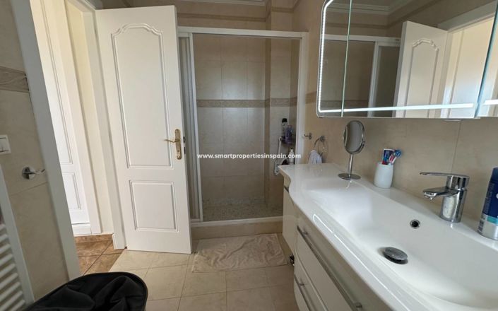 Image No.12-8 Bed Villa for sale