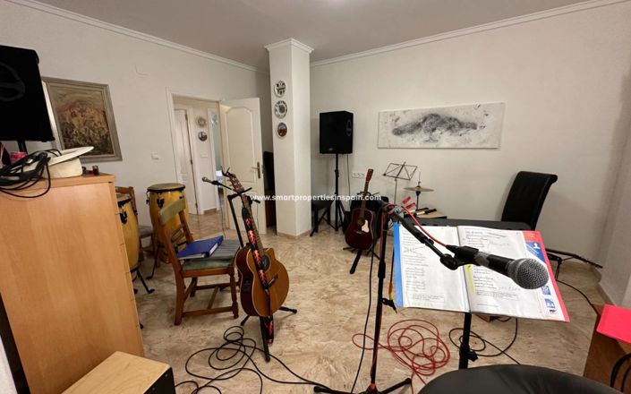 Image No.28-8 Bed Villa for sale