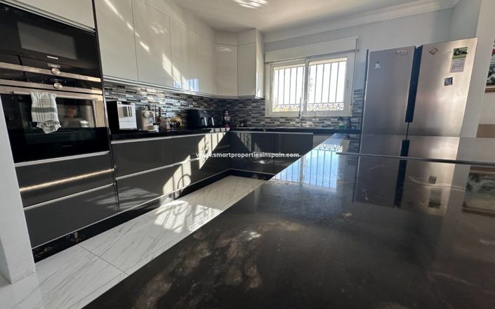 Image No.3-8 Bed Villa for sale