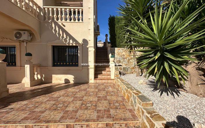 Image No.38-8 Bed Villa for sale