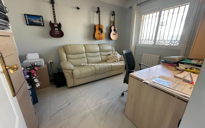 Image No.6-8 Bed Villa for sale