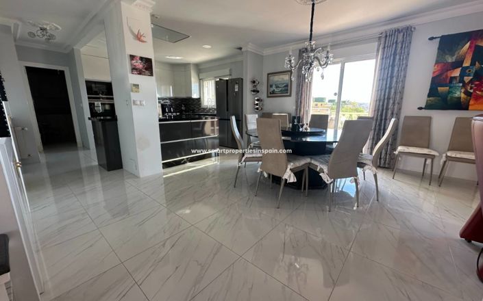 Image No.8-8 Bed Villa for sale