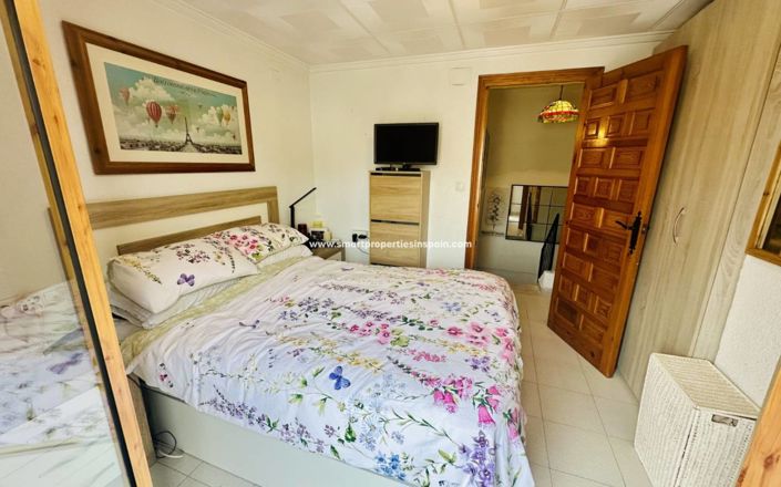 Image No.10-1 Bed Townhouse for sale