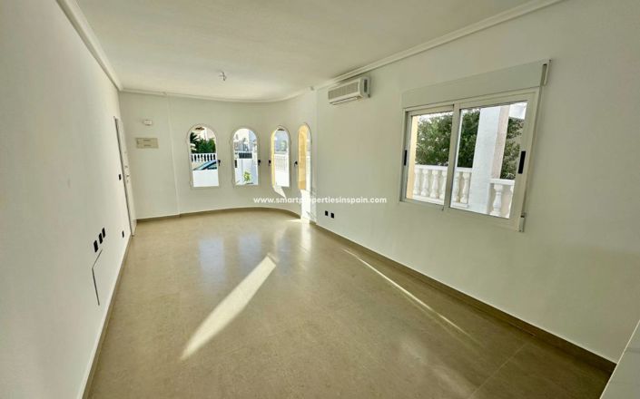 Image No.3-Villa de 2 chambres à vendre à Alicante