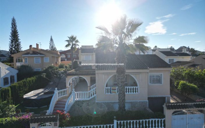 Image No.1-4 Bed Villa for sale