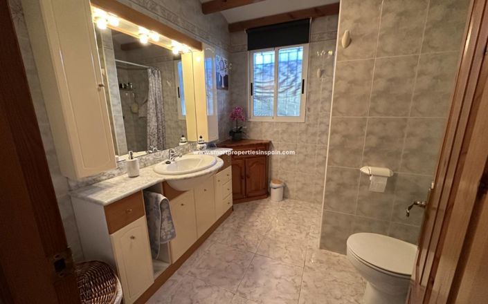 Image No.3-4 Bed Villa for sale