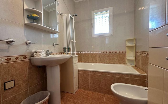 Image No.11-3 Bed Property for sale