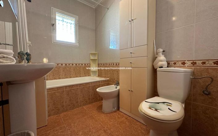 Image No.12-3 Bed Property for sale