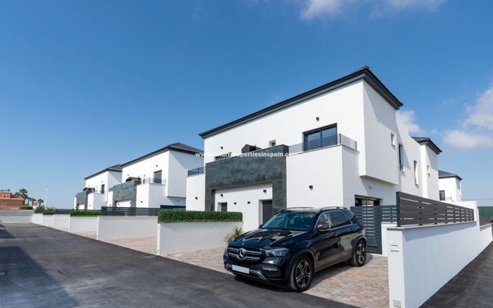 Image No.20-3 Bed Villa for sale