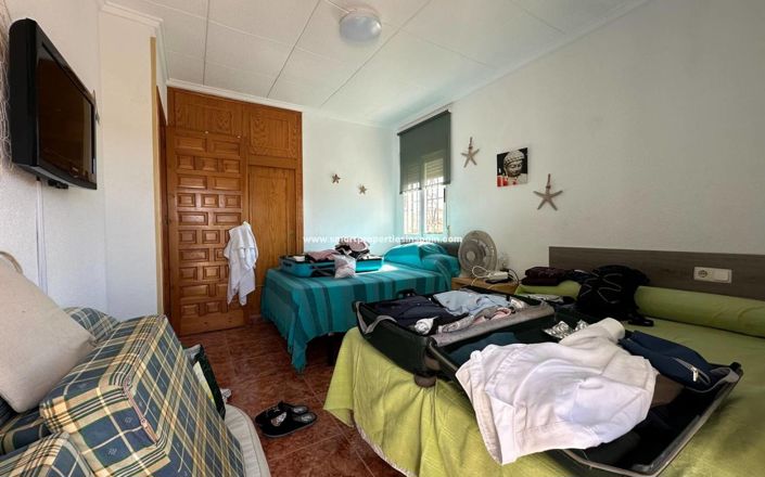 Image No.12-3 Bed Townhouse for sale