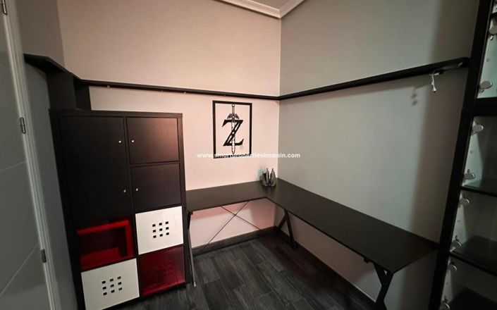 Image No.17-3 Bed Townhouse for sale