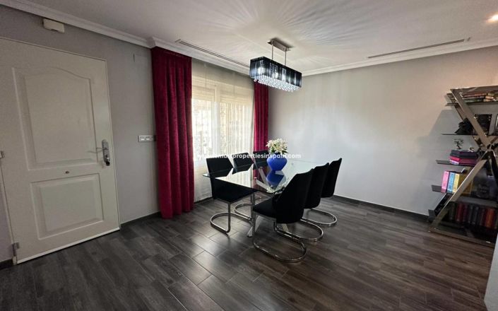 Image No.6-3 Bed Townhouse for sale