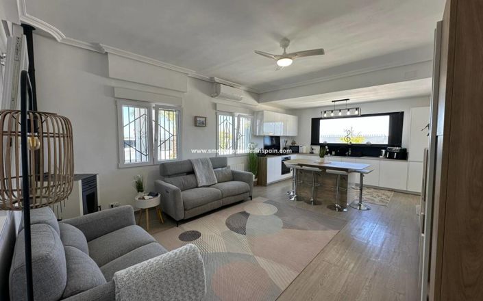 Image No.2-4 Bed Villa for sale