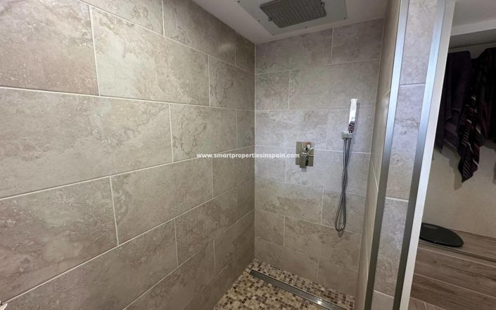 Image No.16-4 Bed Property for sale