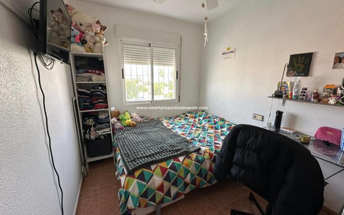 Image No.25-4 Bed Property for sale