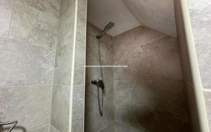 Image No.26-4 Bed Property for sale