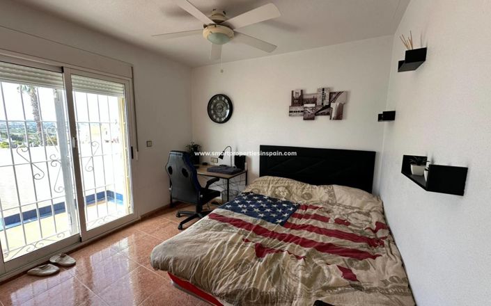 Image No.28-4 Bed Property for sale