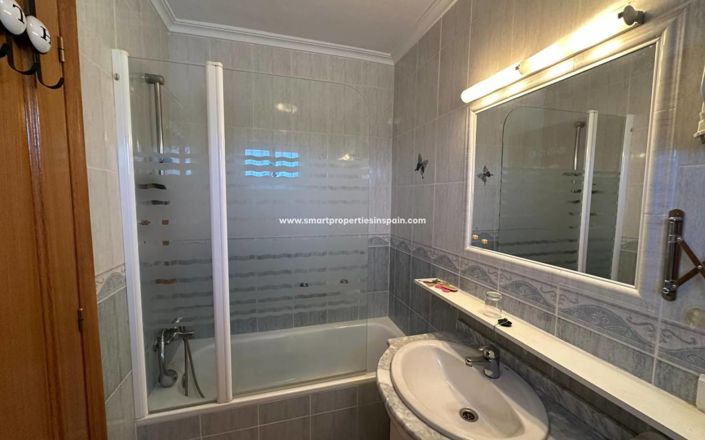 Image No.19-3 Bed Property for sale