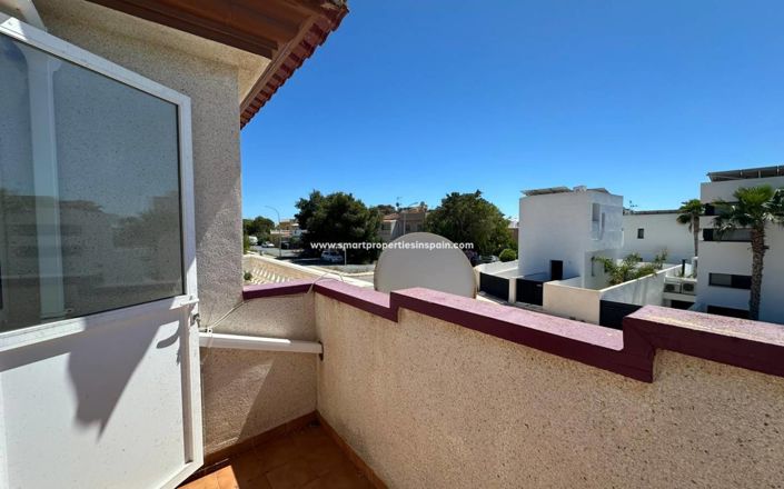 Image No.24-3 Bed Property for sale