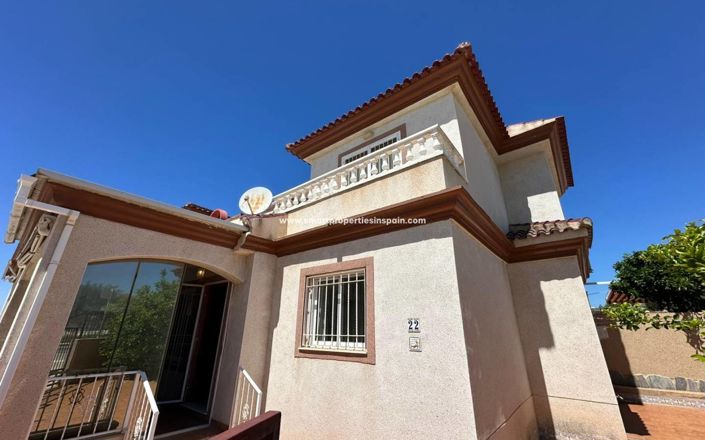 Image No.26-3 Bed Property for sale