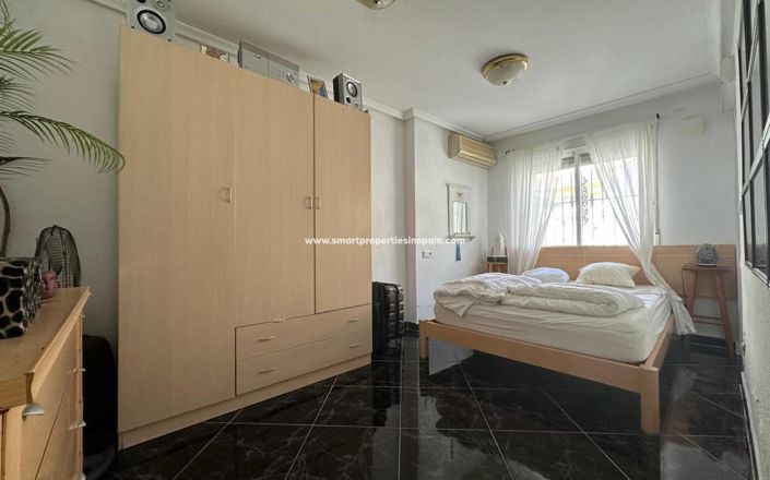 Image No.4-1 Bed House for sale