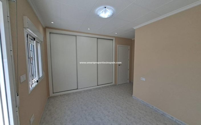 Image No.11-1 Bed Townhouse for sale
