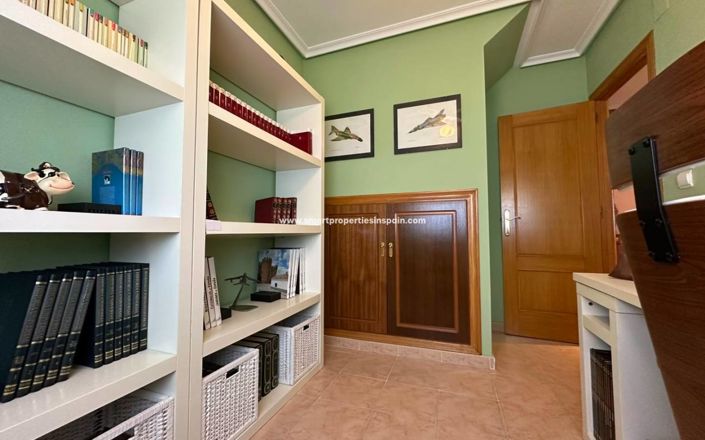 Image No.18-3 Bed Property for sale